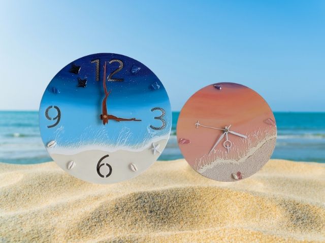 時計サイズ 右:直径30p(2人で制作用)左:直径22p(1人で制作用)から選べます。世界に1つのオリジナル時計を制作できます。