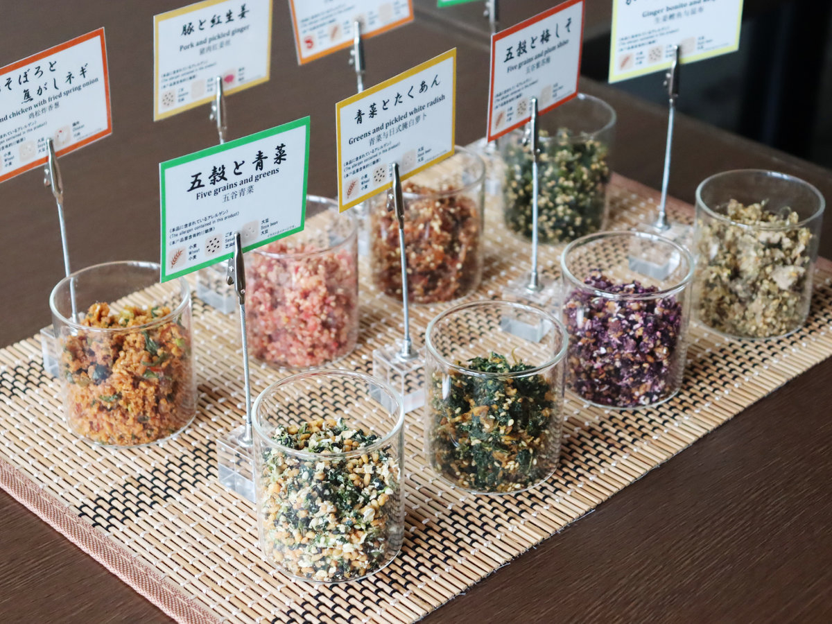 好みのトッピングでオリジナルお茶漬けをどうぞ