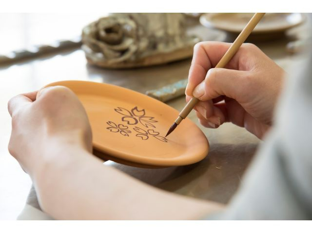 越前焼の絵付け体験】思い出の作品をつくろう《ファミリーにおすすめ