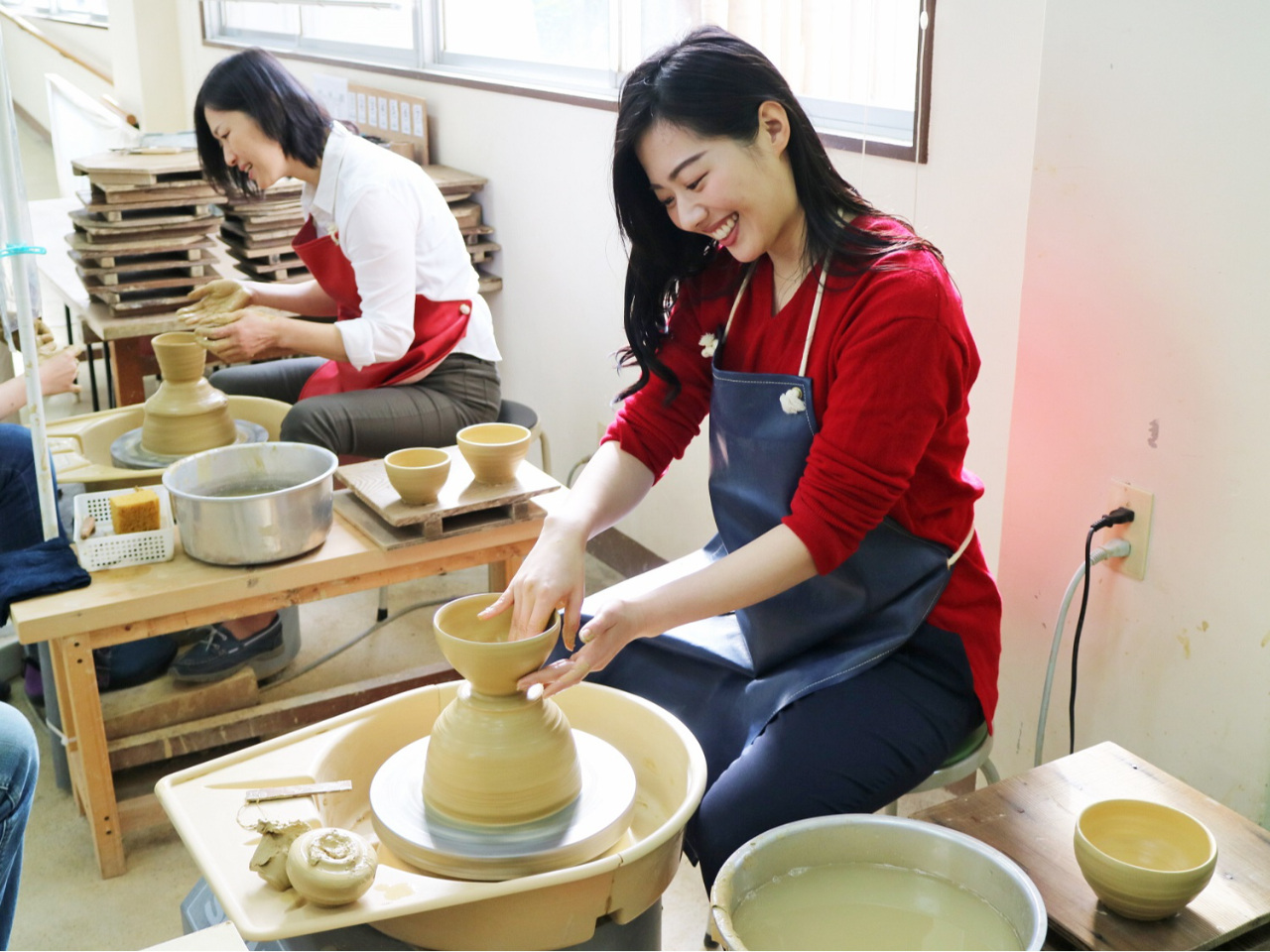 小学生以上のお子様から大人の方まで本格的な電動ろくろにチャレンジ!
