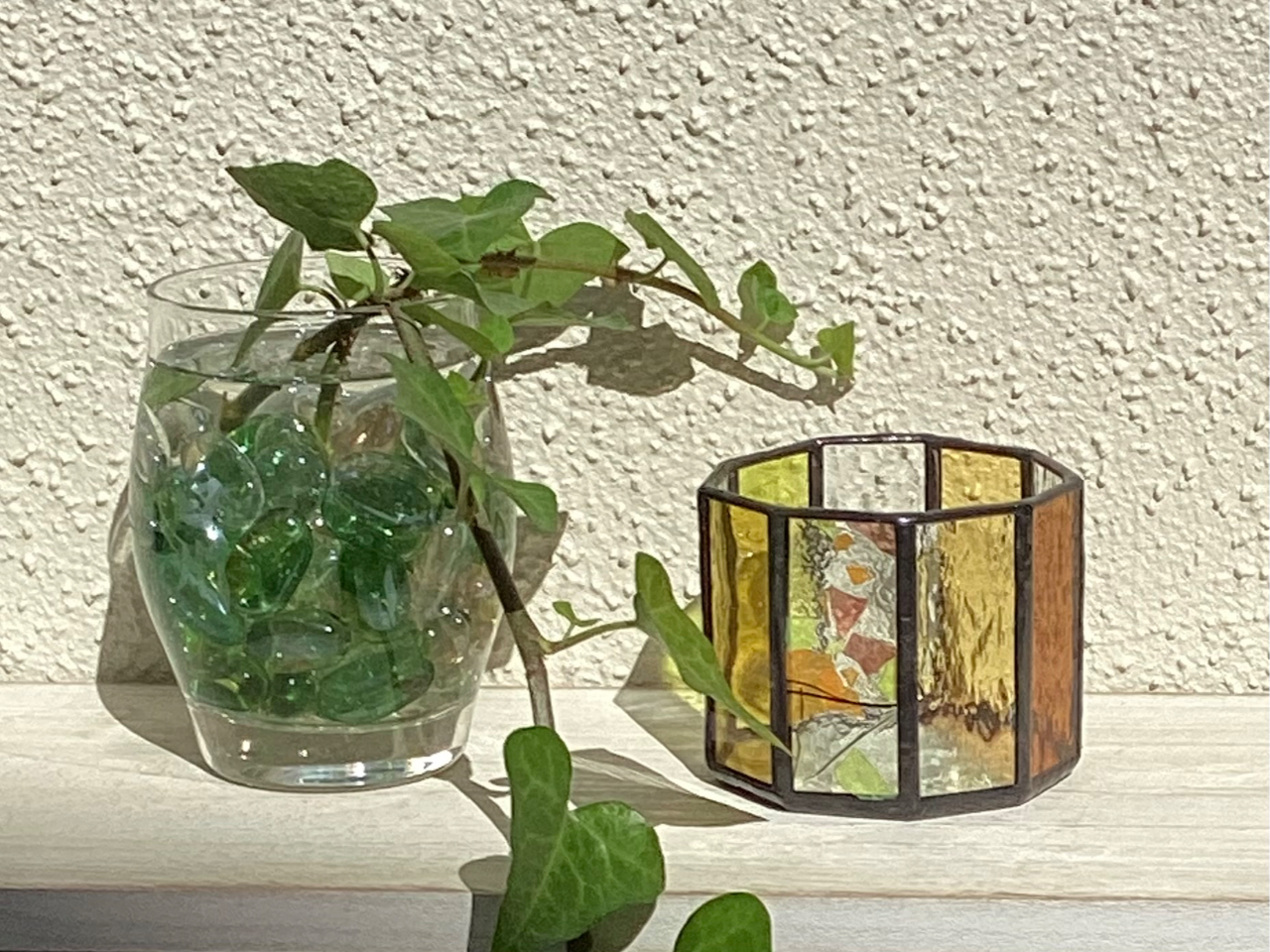 シックな色合いで統一するのも素敵です。色ガラスは当日用意されている中からお選びください。