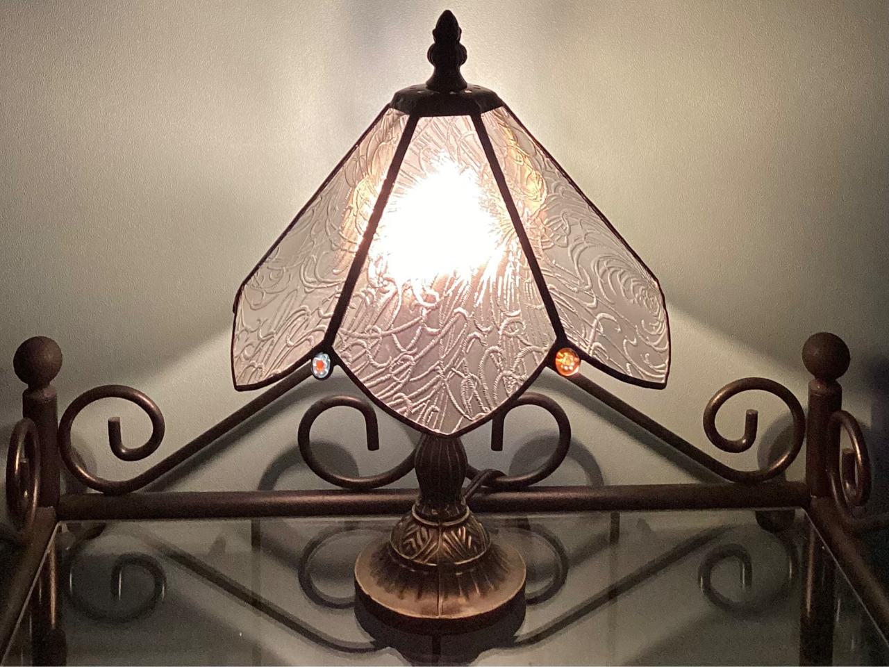 uagKX evƃC^A~tBIŃXehOX̉ԃv𐻍B~tBI̐F͓Iׂ܂BS26cm S21cm LED100lm