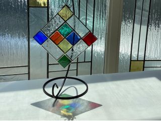 ステンドグラスのミニパネルS ガラス部分10cmx10cm。飽きのこない基本デザインなので初心者、経験者共に人気です。窓際、卓上、お部屋のアクセントに活躍します