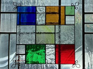 ステンドグラスのミニパネルM ガラス部分15cmx15cm。シンプルなデザインなので初心者、経験者共に人気です。窓際、卓上、お部屋のアクセントに活躍します