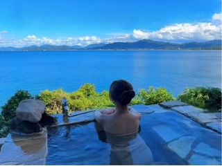 \オーシャンビュー展望露天風呂「サザエの湯」/国民的アニメ「サザエさん」に登場した、贅沢なかけ流し温泉。日本海の絶景と風と潮音を感じながらゆったり夢心地。