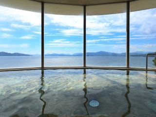 \悠久の湯/オーシャンビュー展望大浴場/黄波戸温泉は、美肌の湯として知られる静かな秘湯。海を眺めながらまったりと♪