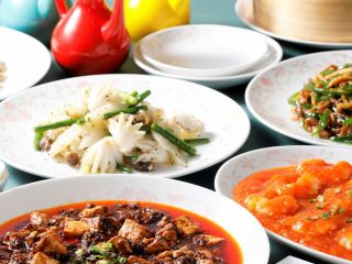 平日限定:全40品の中国料理が食べ放題!