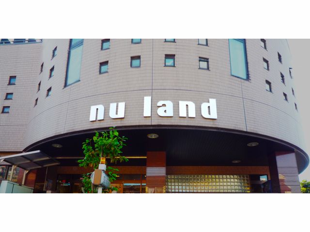 京急品川駅から9分、京急蒲田駅/川崎駅から2分、利便性高く下町らしさを残す「雑色駅」にて地元で愛される温泉施設