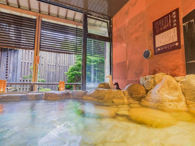 こちらが、露天風呂「孔雀の湯」(男性)です♪