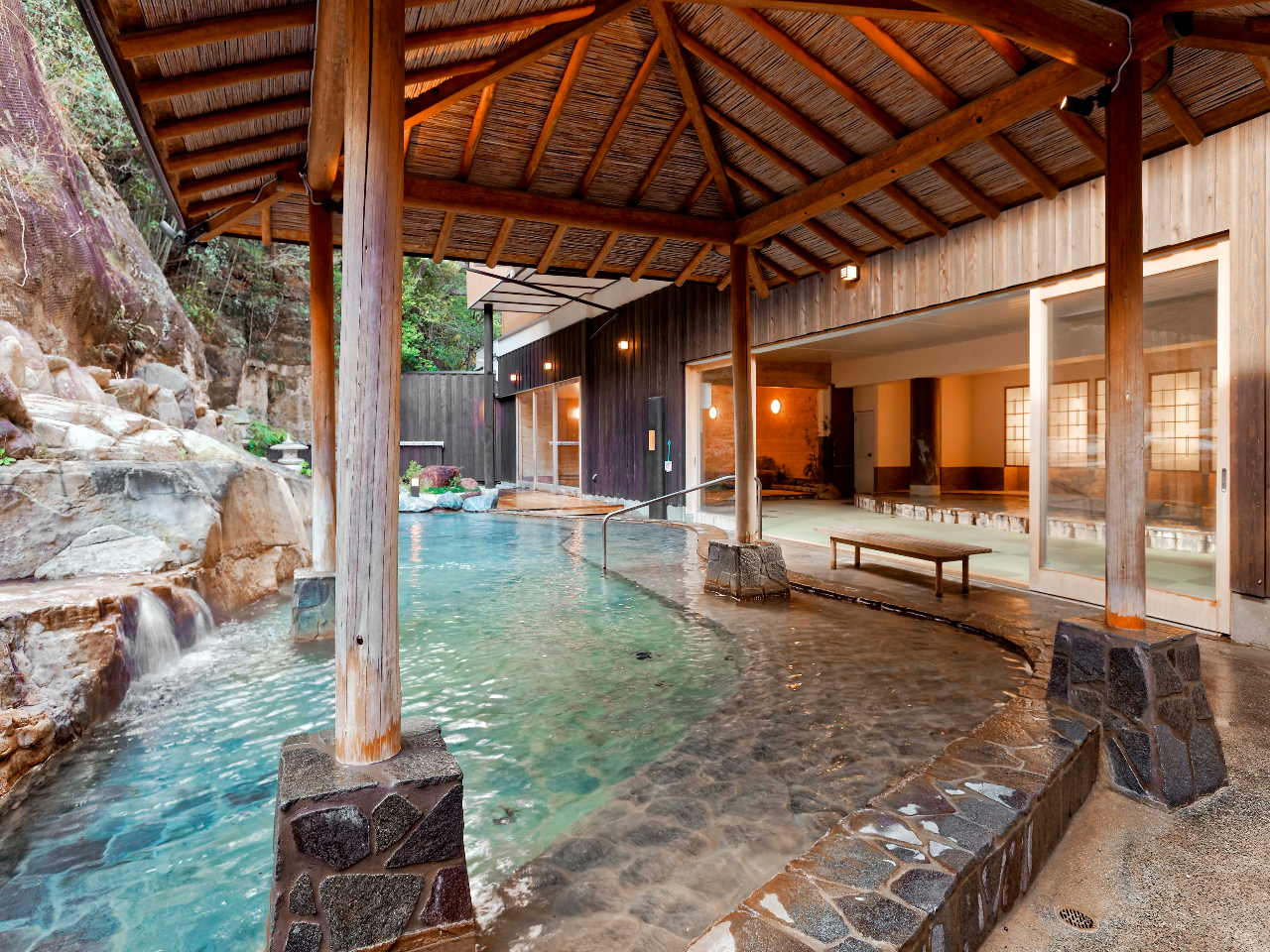 こちらが、露天風呂「彩の湯」(男女入替制)です♪