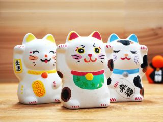 右手はお金・左手は人を招きます!両手はその両方!