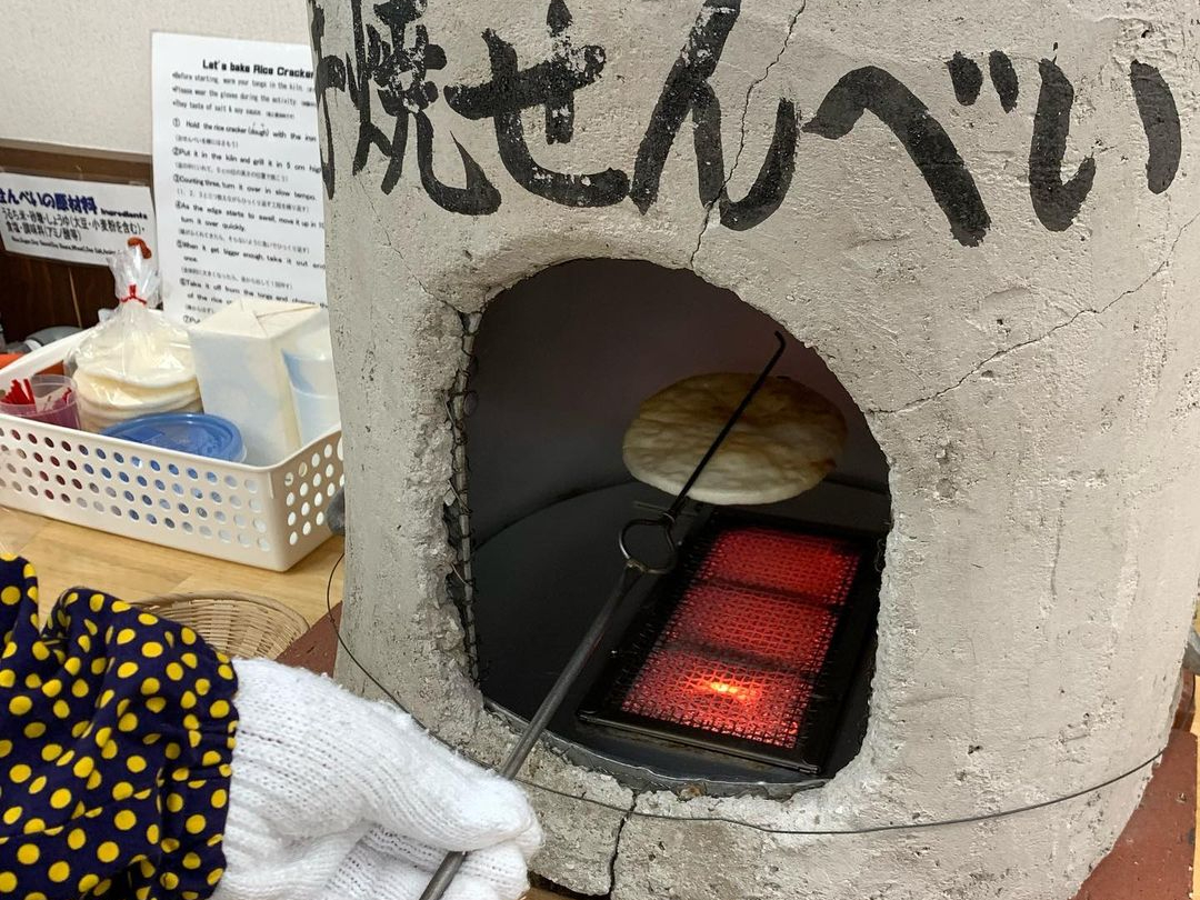 手焼きせんべい体験もできる♪