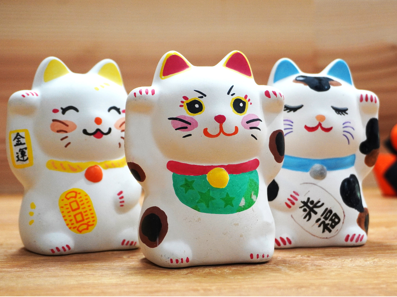 招き猫の絵付けも大人気♪