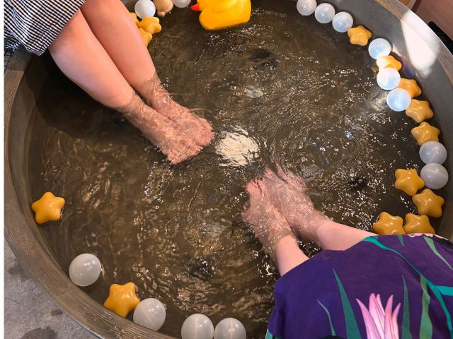 浴衣や着物を着て足湯に入れます!