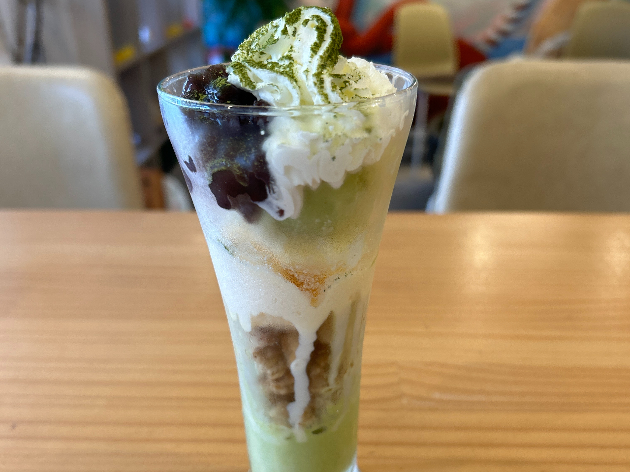 足湯カフェでは飲み物だけでなく、パフェやかき氷のメニューもございます!(cセット)