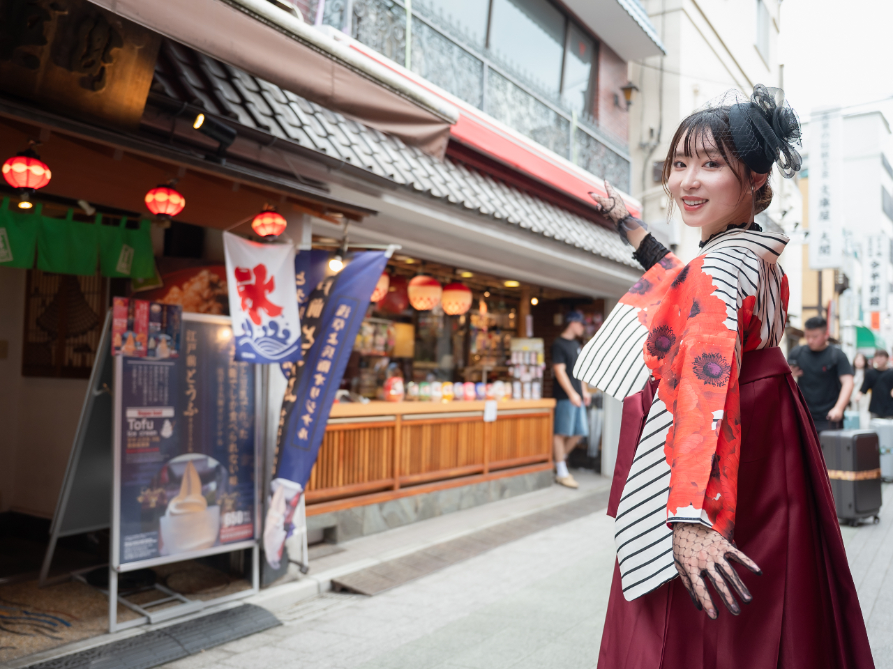 着物がぴったり映える、情緒あふれる浅草の街並み。