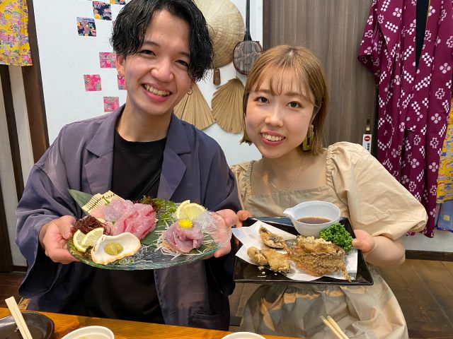 提携の居酒屋で釣れた魚を食べることが出来ます。予約が必要ですので、ご希望の方は事前にお申し付けください。