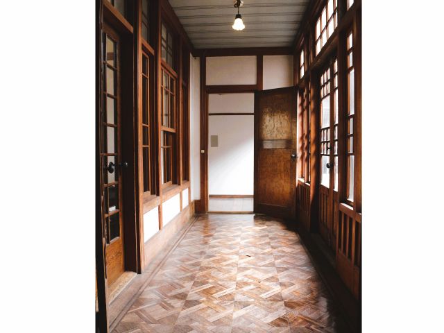 「旧島津家新屋敷」サンルーム。太宰疎開の家は、住人の白川さんの案内が非常に面白くお薦めです!