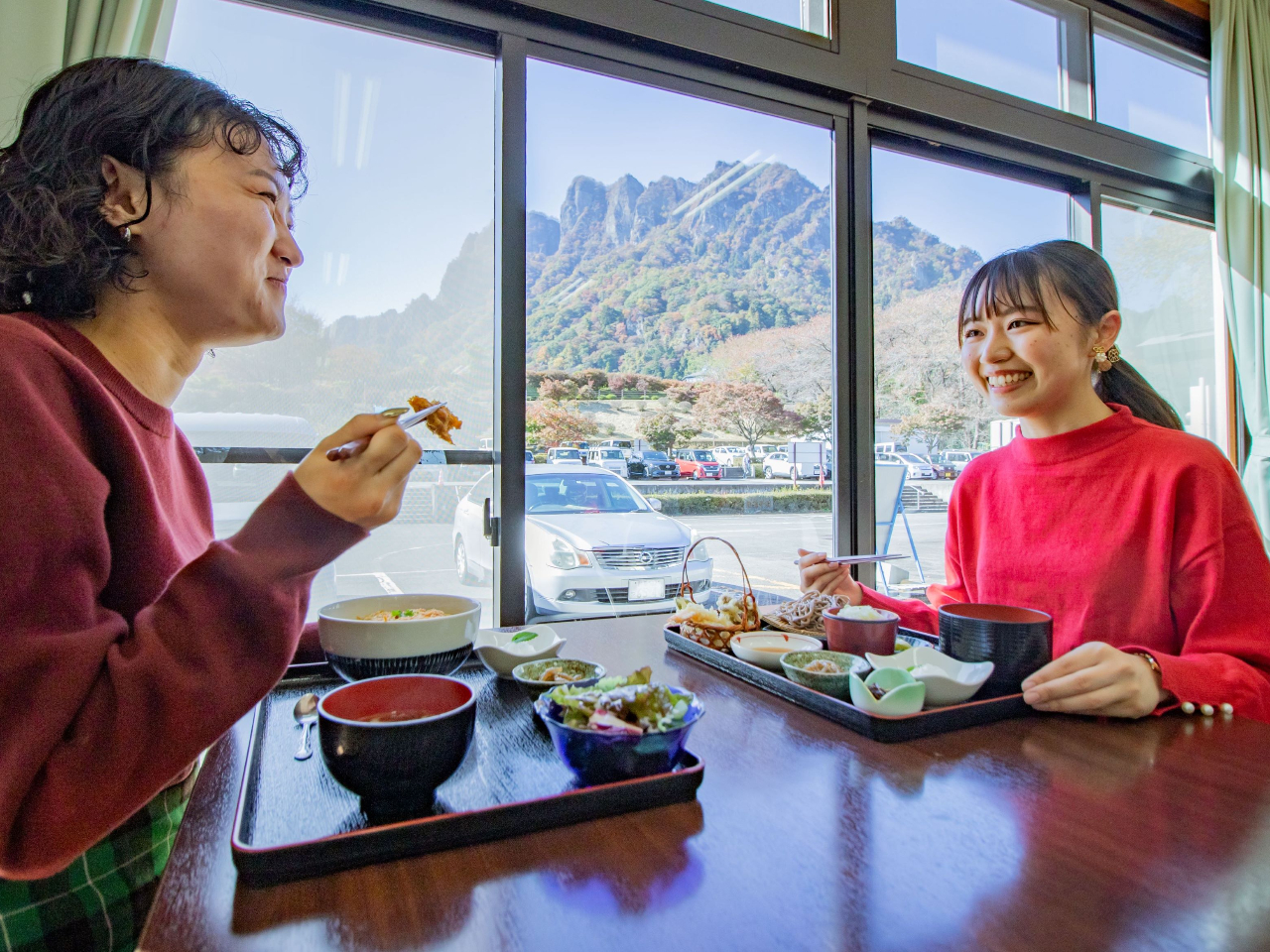 食事処「御山亭」からも妙義山がくっきり
