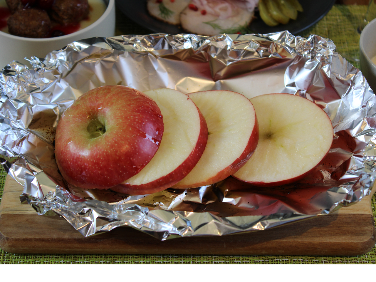 長野県松川町にあるマルカメ果樹園のこだわりのリンゴです。焼いてはちみつやシナモンをかけてお召し上がりください。そのままでも美味しく召し上がれます。