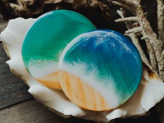 波アートで作ったコースターが2枚作れます。練習用の小皿もついてお得!