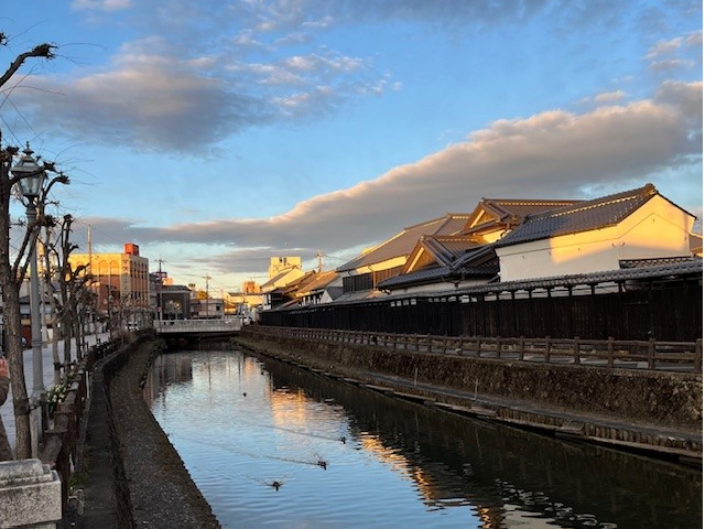 �f�G�ȕ��i���c��Ȗ؎s�ɂĊJ�Â������܂�