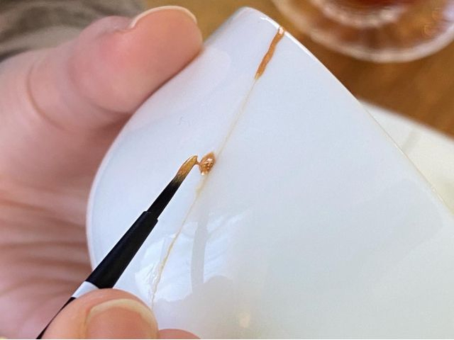 伝統技法の金継ぎをお手軽体験