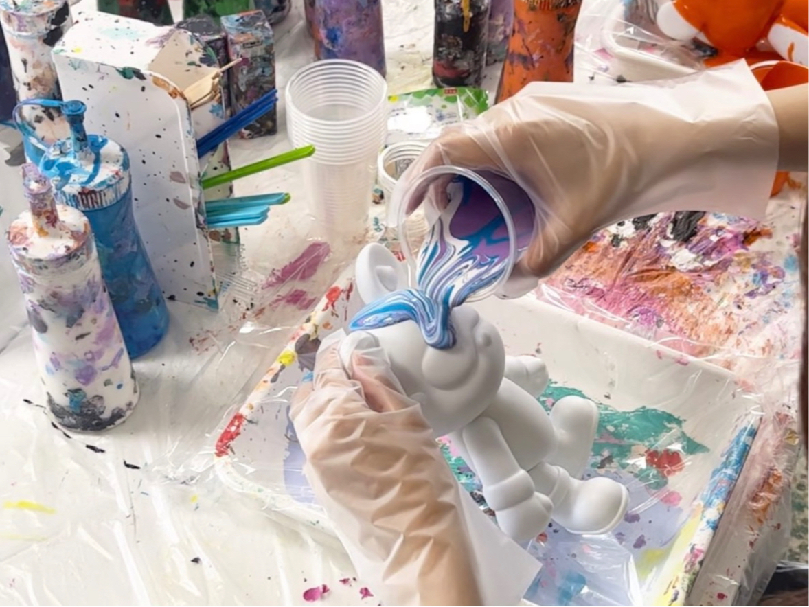 この絵の具をかける瞬間が新感覚できっと忘れられないアート体験になります★