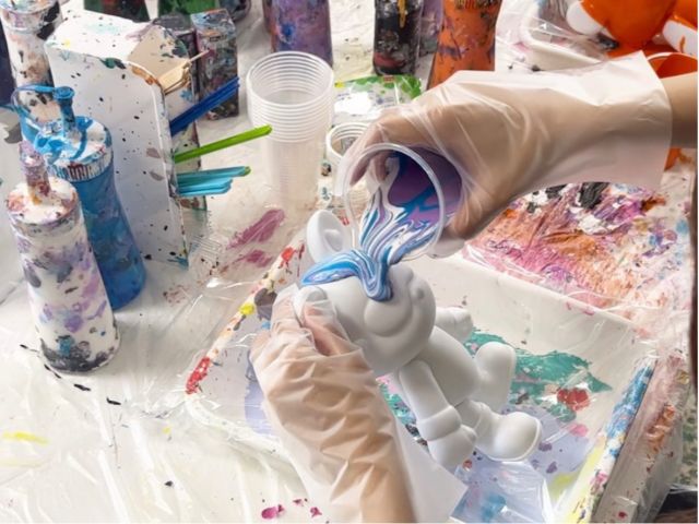 この絵の具をかける瞬間が新感覚できっと忘れられないアート体験になります★