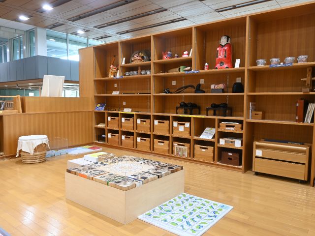 着付けをする場所には懐かしいおもちゃがずらり。