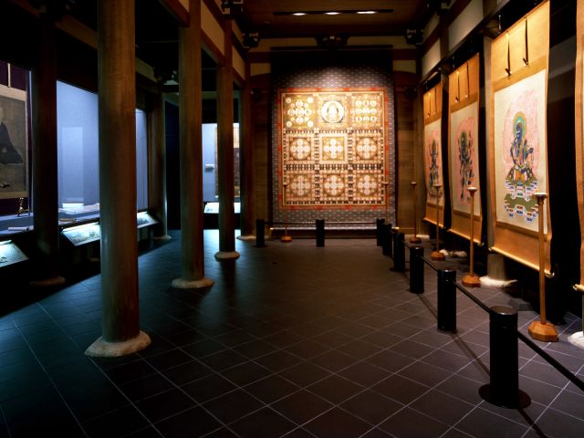 空海室(両界曼茶羅と五大尊 展示風景)