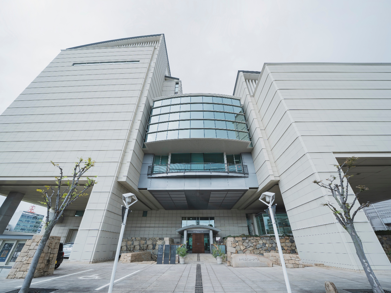 ���j�Ɣ��p�̑��������قœ��ق̔��p�R���N�V�������C�̐��E�������\�I