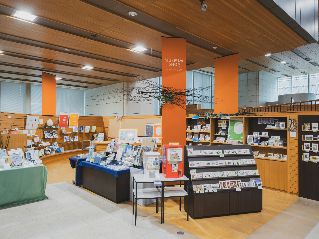 �c�A�[�̌�̓V���b�v�œ��كI���W�i�����i����ʓW���菤�i������������