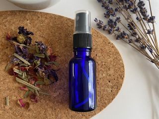 香り豊なハーブを使った、スプレー作りを体験しませんか?お掃除スプレー、日焼け止めスプレーからお選びいただけます。