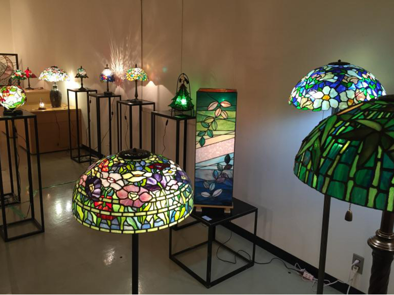 教室展覧会の様子です。教室からはステンドグラスの全国コンクールに多くの入賞者を輩出しています!