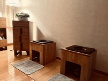 北海道産よもぎ・ハーブ・アロマの3つの効果を取り入れた『よもぎ蒸し』は大変好評です。サロンに入った瞬間から良い香りで癒されます