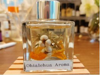 ドライの木の実やお花、柑橘と、精油を使ったてアロマディフューザーを作成できます。