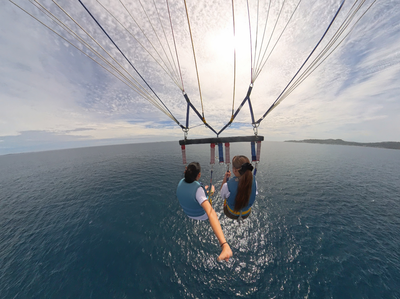 �󂩂猩��ƑD���������I�󂪂ƂĂ��傫���L�����Ă���̂��킩��܂��B