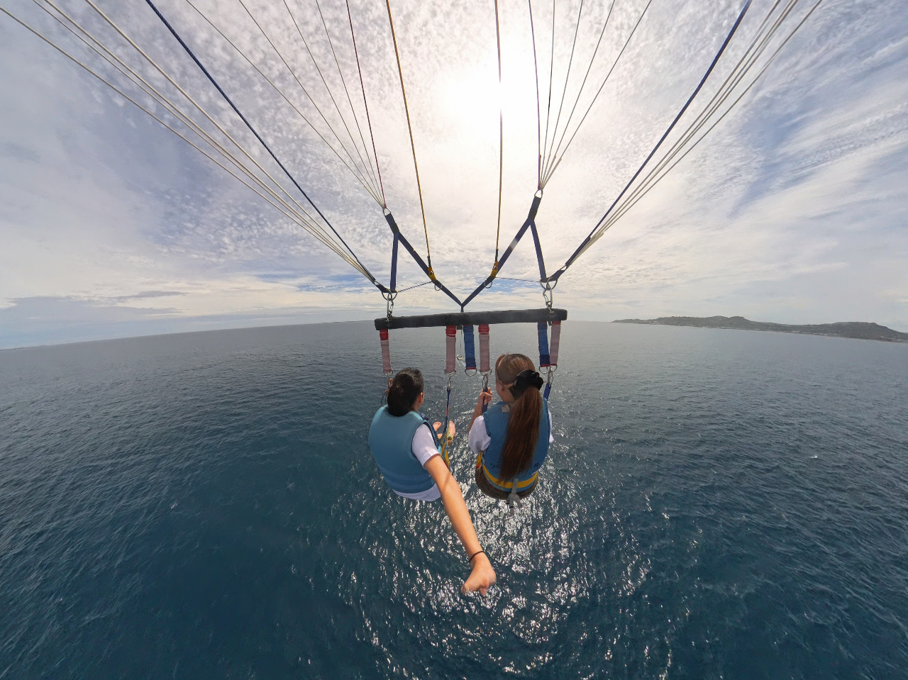 �󂩂猩��ƑD���������I�󂪂ƂĂ��傫���L�����Ă���̂��킩��܂��B