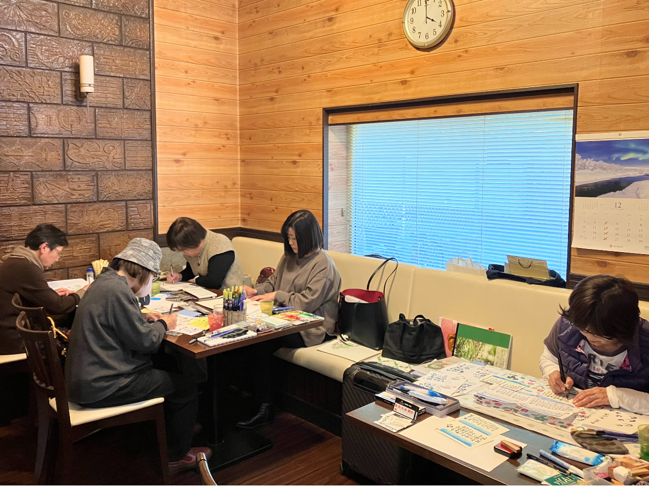 心地の良い空間で思い思いに描いていきましょう