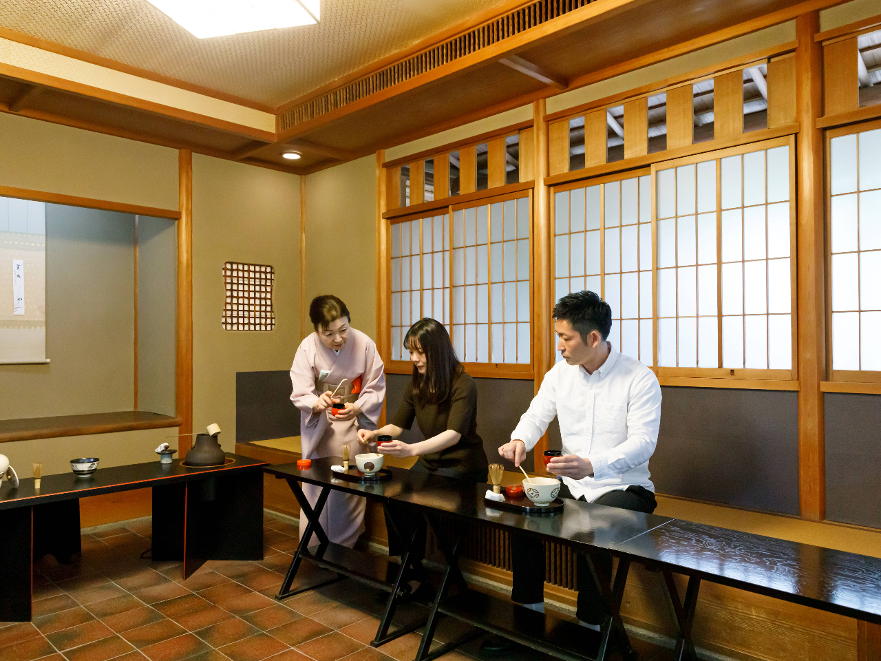 本格宇治抹茶のお茶室茶道体験【着物レンタル付き】 自分で淹れた宇治抹茶を味わえま...