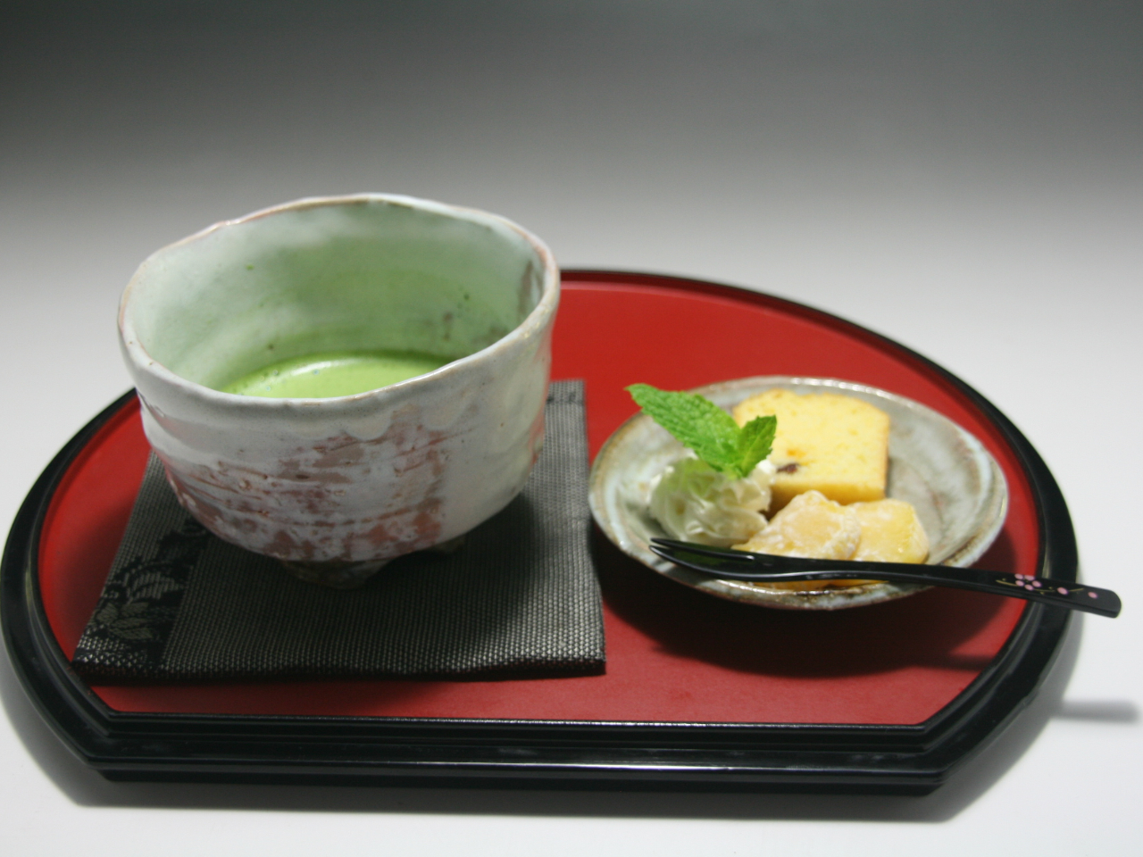 Hォ|̌ɖR[q[Zbgł낢łB