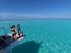 透明度が高く、キラキラの水面はまるで宝石みたいです。