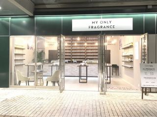 お客さまだけの特別な香りをお作りいたします。一つ一つ手作業でつくられた香りは、まさに “私らしい、私だけの香り”