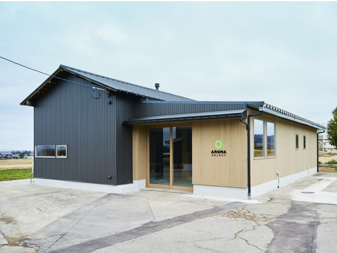 2024�N4���Ɋ����������������݂̍H�[�ɂăA���}���[�N�V���b�v�̑̌������Ă��������܂��B