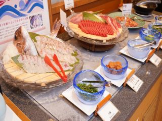 鯛や鮪・ポキで自分好みの丼を作っていただけます