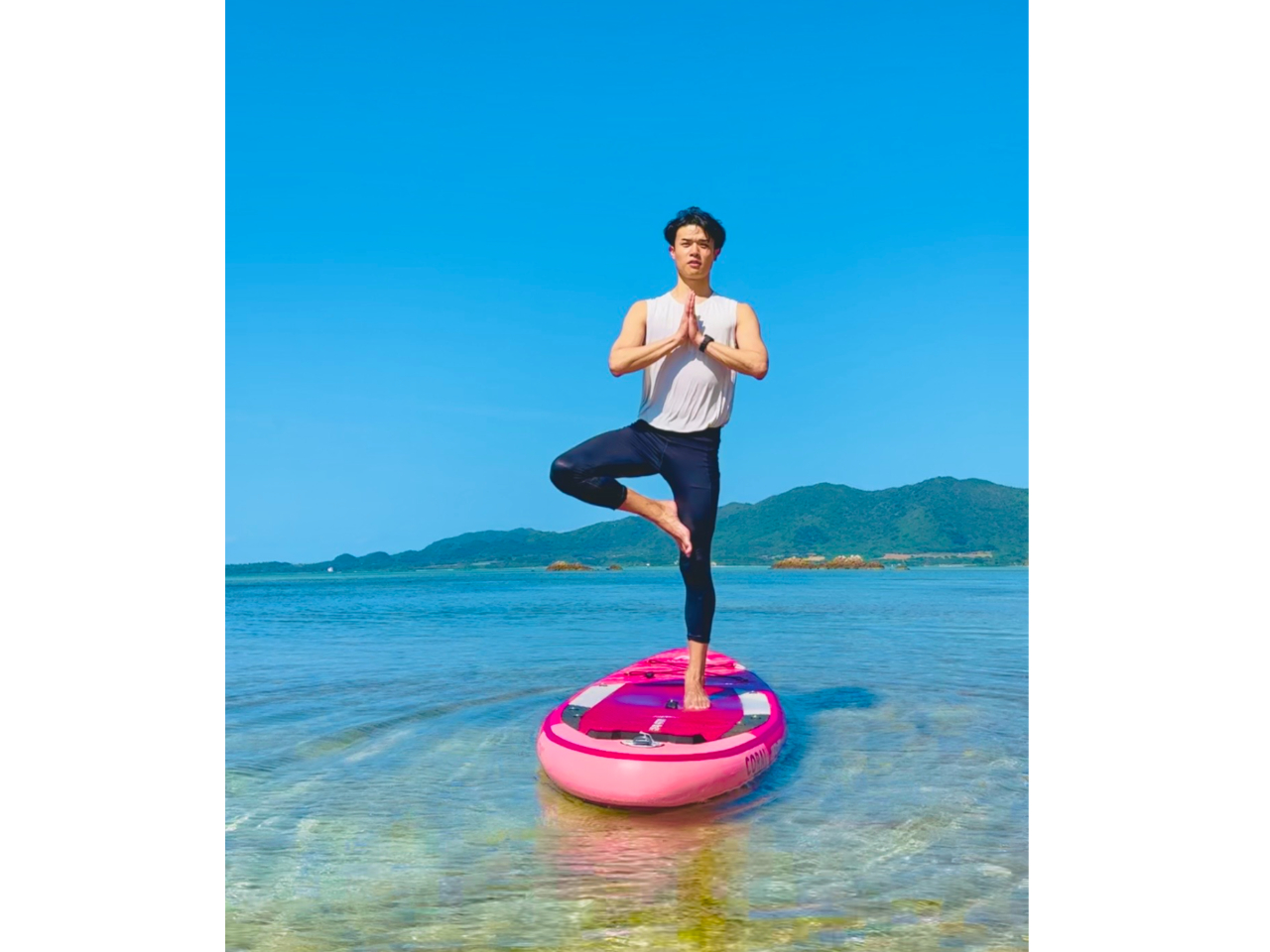 ANA誌掲載【海の新アクティブティ！？】究極の癒しが待つSUPヨガ