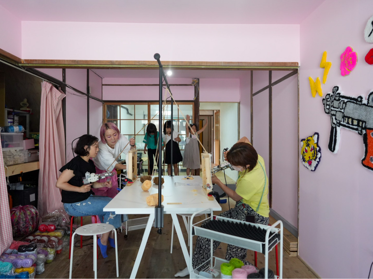 POPでオシャレな店内での体験♪キッズスペース完備のためお子さま連れも大歓迎です!