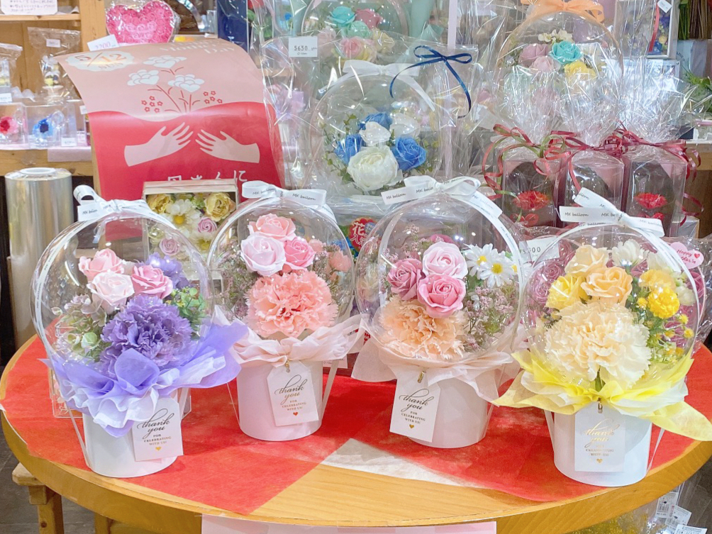 シャボン玉みたいな透明なバルーンの中に、造花やソープフラワーを入れてみよう!Sサイズ:30cm×20cm