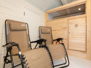 ゆったりととのいルーム B号室、C号室よりもさらにゆったりとしたととのいスペースを完備。